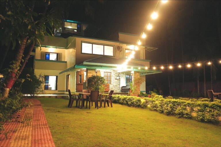 Megh Villa, Alibag: Lawn dining set beside the villa at night