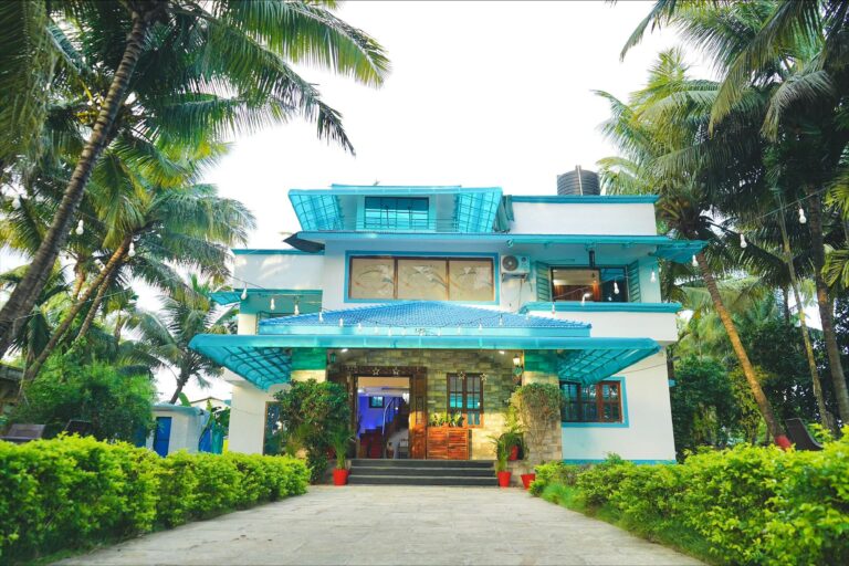 Megh Villa, Alibag: The front of the villa, its porch and steps between the hedges